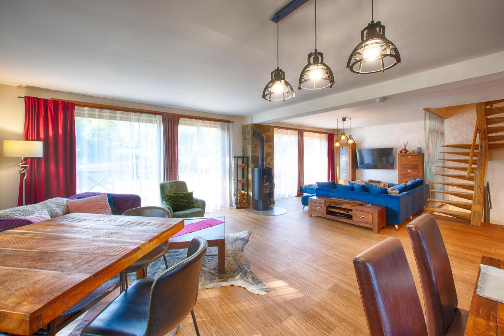 Chalet Royal, *